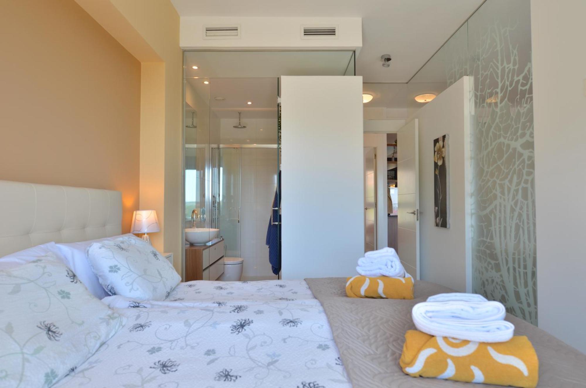 Beachfront Luxury Apartments By Nras Arenales del Sol Room photo